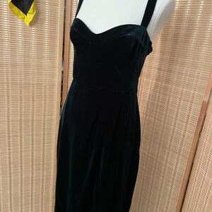 Deep green fitted velvet dress